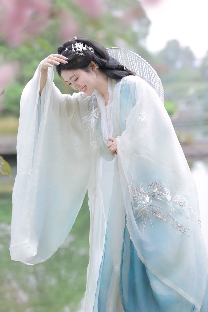 坚如磐石 封面